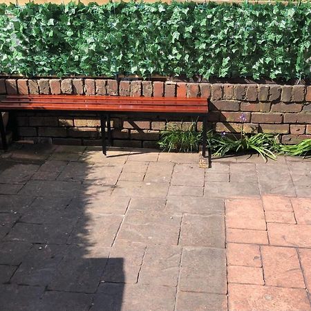 An Extra Large Room With Patio & Own Front Entrance Rotherham Rawmarsh Eksteriør billede